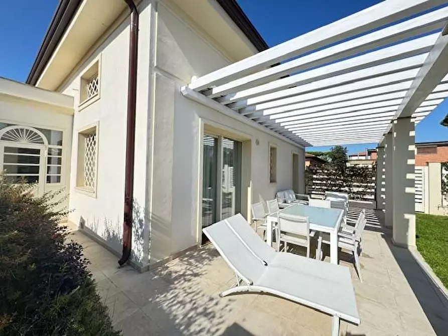 Immagine 20 di Casa bifamiliare in affitto  a Forte Dei Marmi
