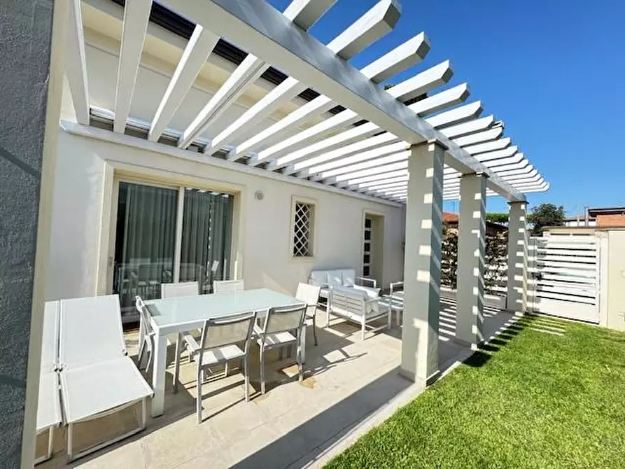 Immagine 21 di Casa bifamiliare in affitto  a Forte Dei Marmi