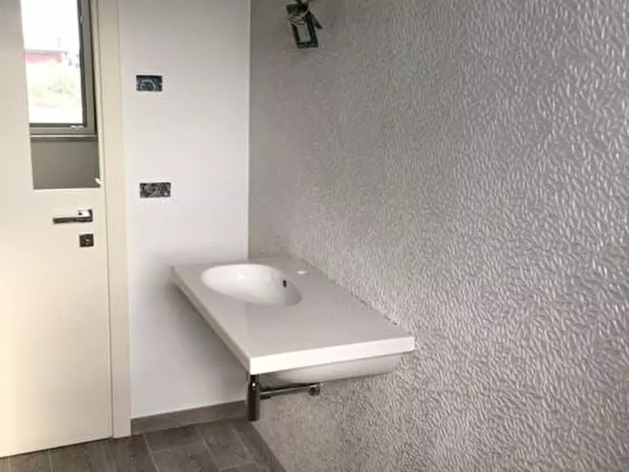 Immagine 11 di Appartamento in vendita  a Massa