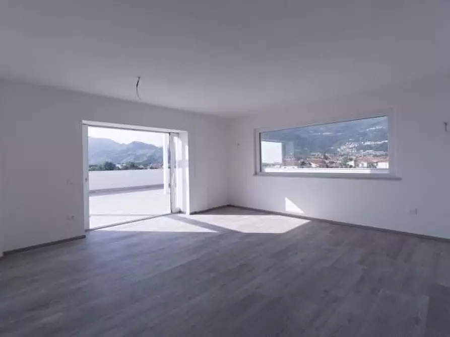 Immagine 9 di Appartamento in vendita  a Massa