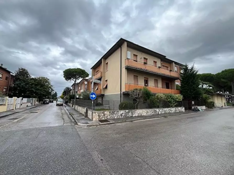 Immagine 1 di Casa bifamiliare in vendita  a Pontedera