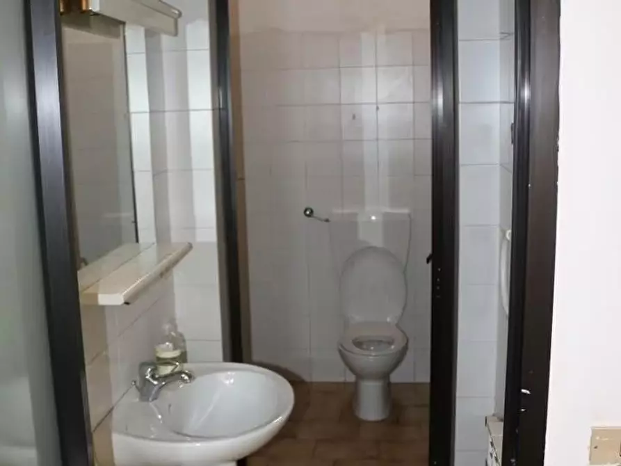 Immagine 3 di Locale commerciale in affitto  a Montelupo Fiorentino