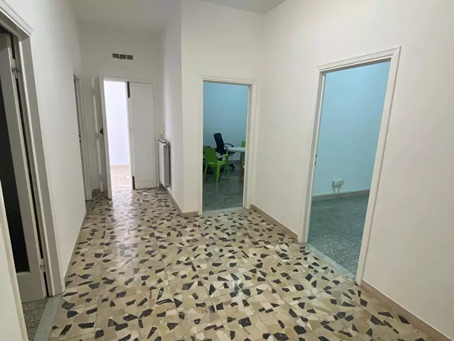 Immagine 2 di Ufficio in affitto  a Pontedera