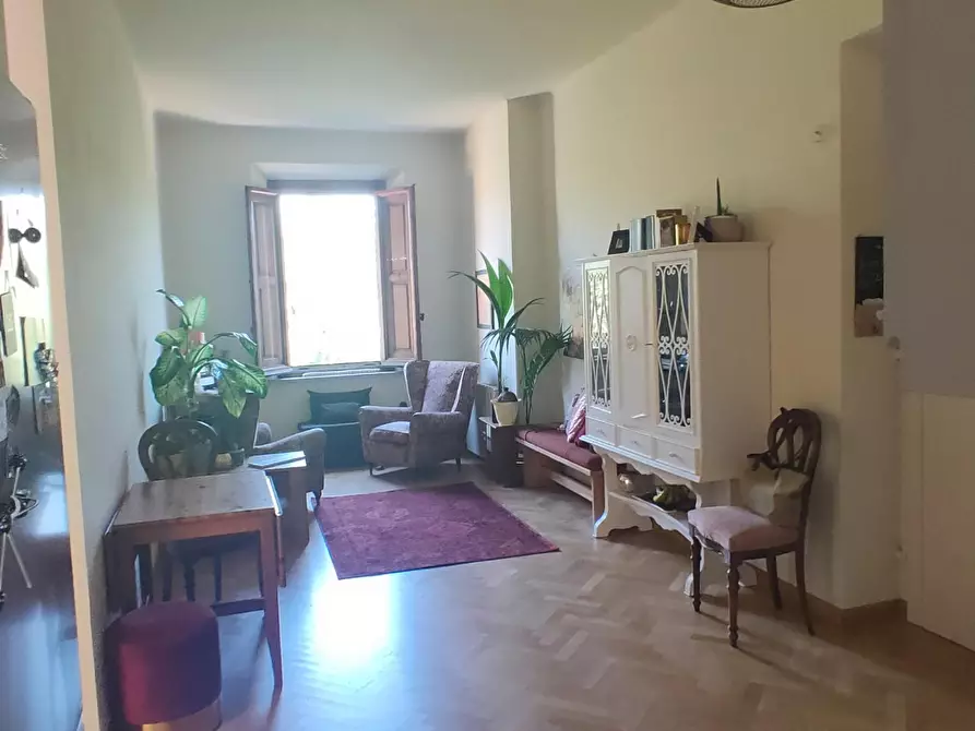 Immagine 2 di Appartamento in vendita  a Lucca