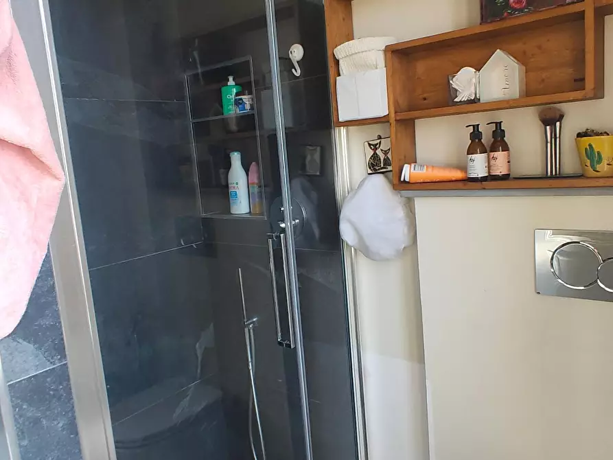 Immagine 5 di Appartamento in vendita  a Lucca