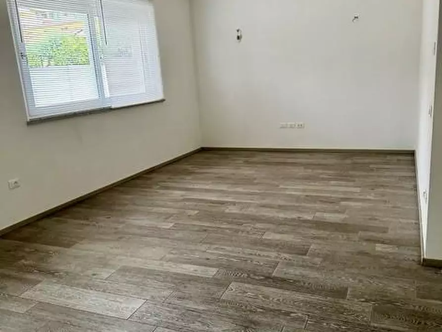 Immagine 11 di Appartamento in vendita  a Massa