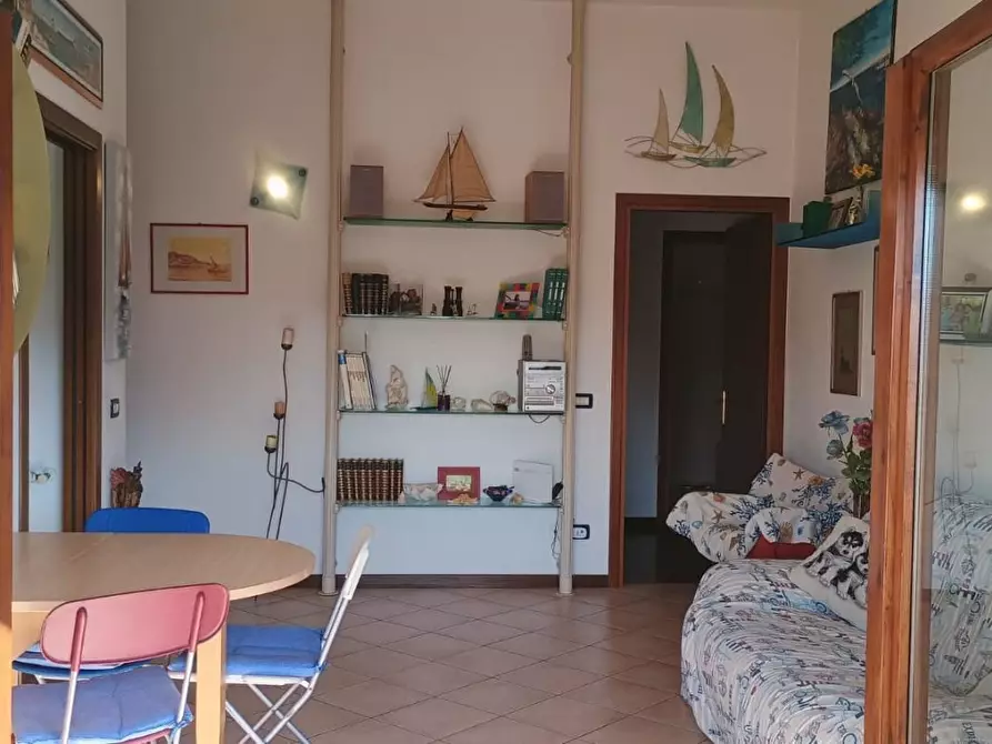 Immagine 3 di Appartamento in vendita  a Viareggio