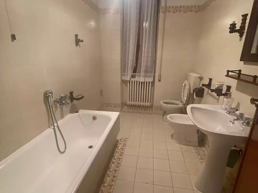 Immagine 16 di Casa indipendente in vendita  a Carrara