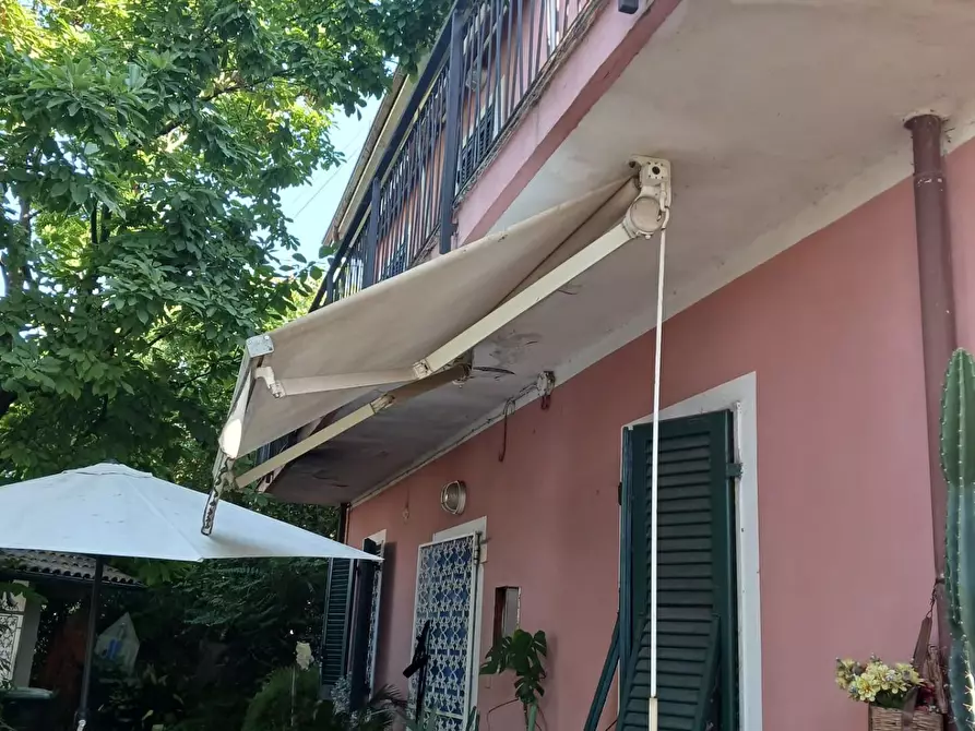 Immagine 4 di Villa in vendita  a Carrara