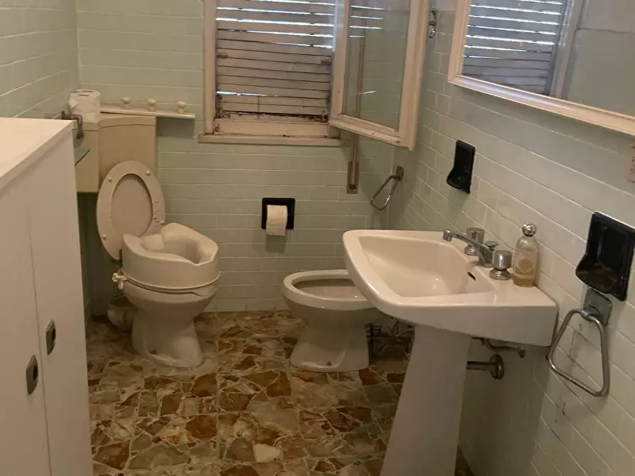 Immagine 29 di Villa in vendita  a Carrara