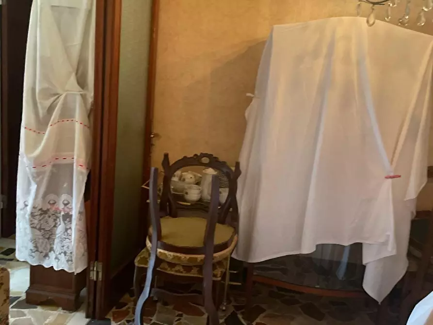 Immagine 9 di Villa in vendita  a Carrara