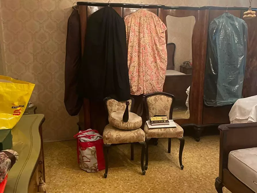 Immagine 21 di Villa in vendita  a Carrara