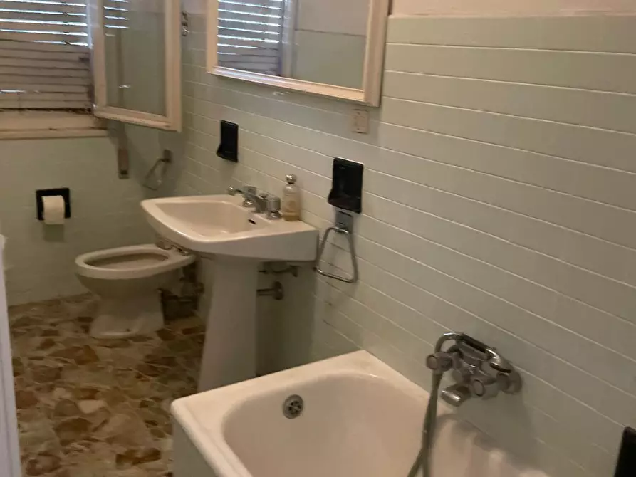 Immagine 12 di Villa in vendita  a Carrara