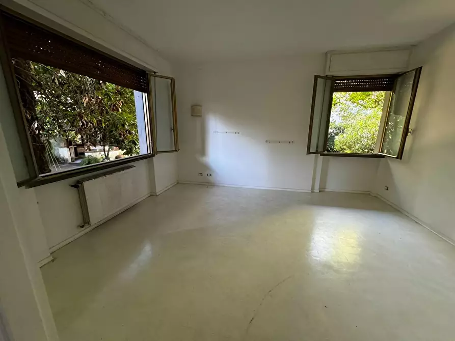 Immagine 3 di Appartamento in vendita  a Massa