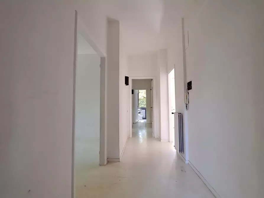 Immagine 9 di Appartamento in vendita  a Massa