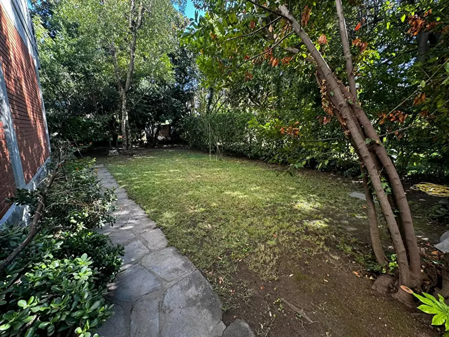 Immagine 1 di Appartamento in vendita  a Massa