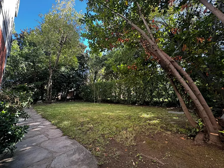 Immagine 2 di Appartamento in vendita  a Massa