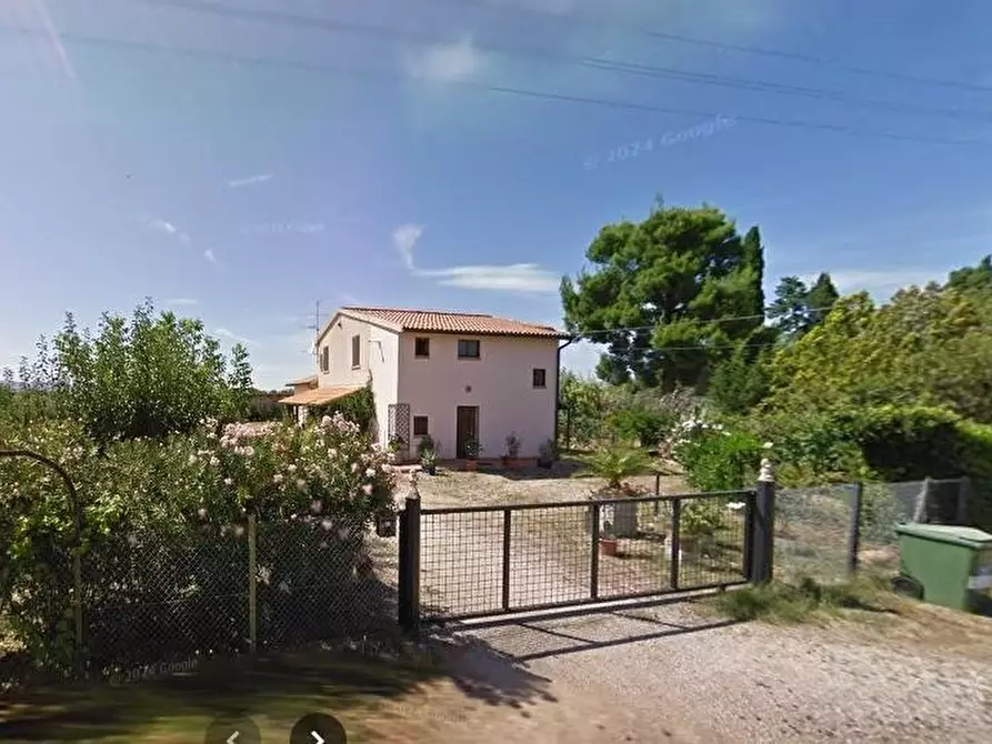 Immagine 1 di Casa colonica in vendita  a Roccastrada