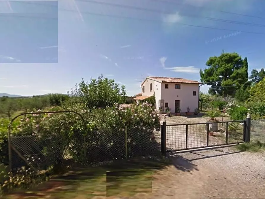 Immagine 2 di Casa colonica in vendita  a Roccastrada