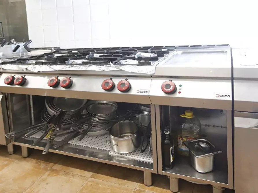 Immagine 46 di Attività commerciale in vendita  a Crespina Lorenzana