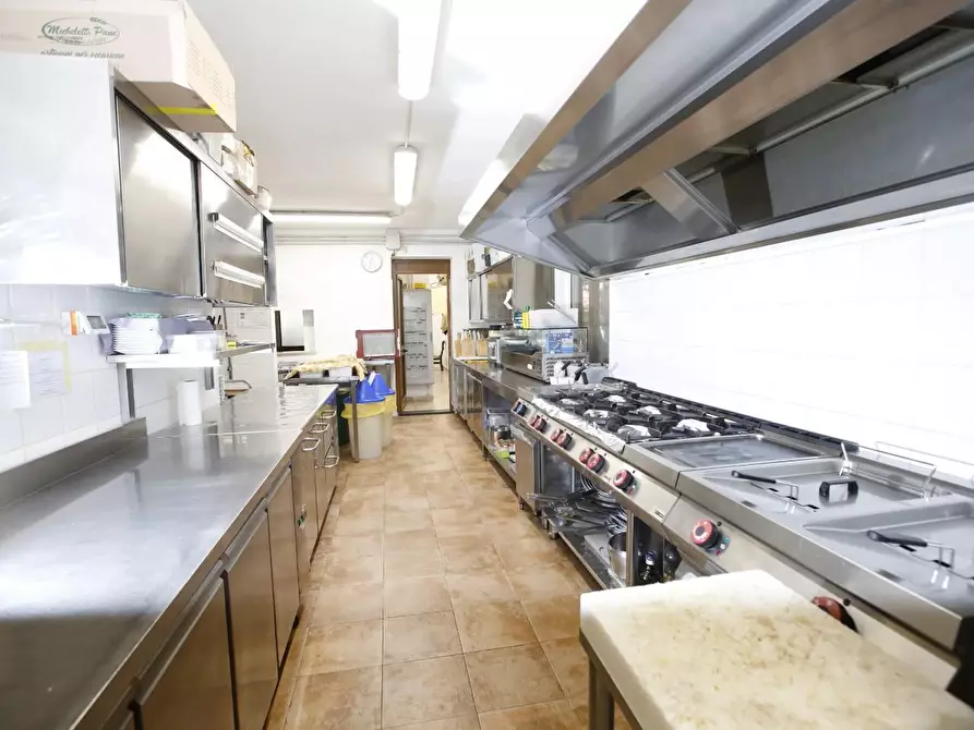 Immagine 44 di Attività commerciale in vendita  a Crespina Lorenzana