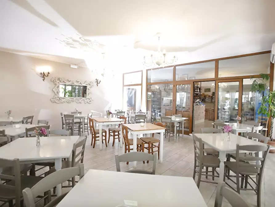 Immagine 25 di Attività commerciale in vendita  a Crespina Lorenzana