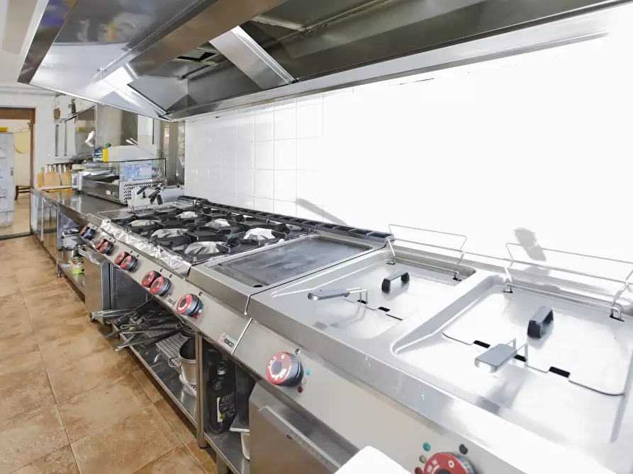 Immagine 47 di Attività commerciale in vendita  a Crespina Lorenzana