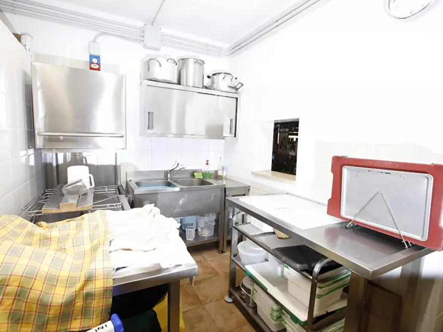 Immagine 36 di Attività commerciale in vendita  a Crespina Lorenzana