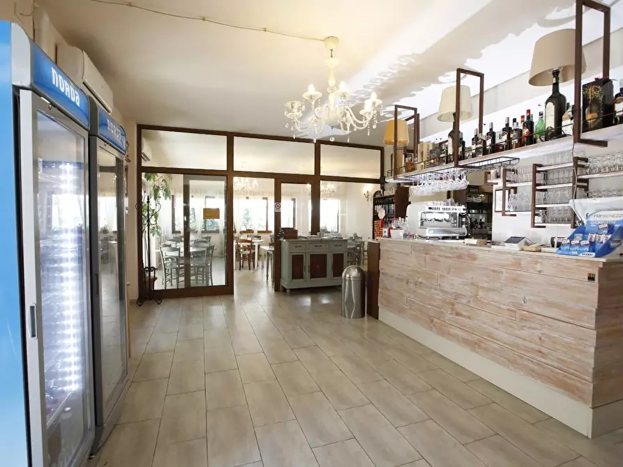 Immagine 30 di Attività commerciale in vendita  a Crespina Lorenzana