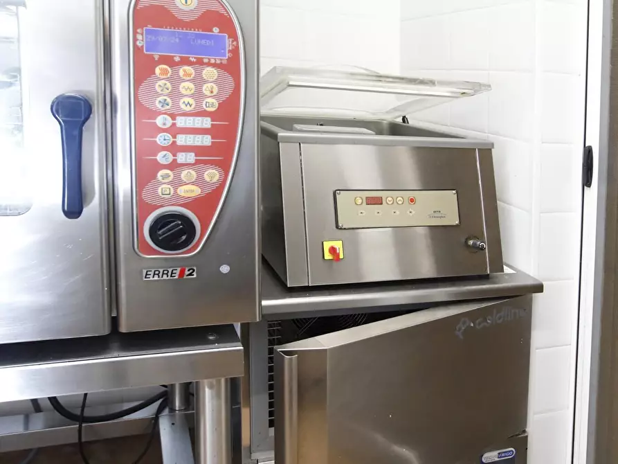 Immagine 42 di Attività commerciale in vendita  a Crespina Lorenzana