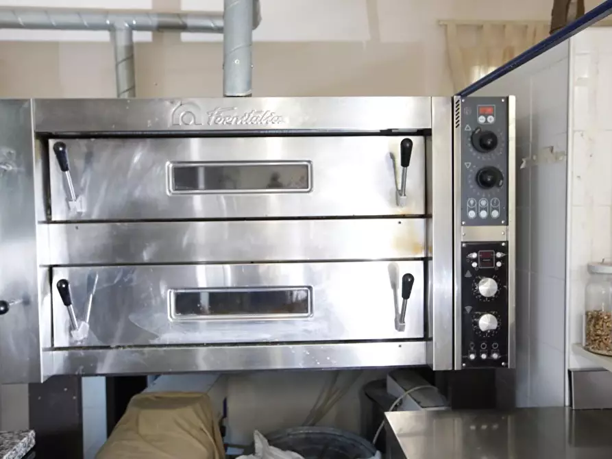 Immagine 49 di Attività commerciale in vendita  a Crespina Lorenzana