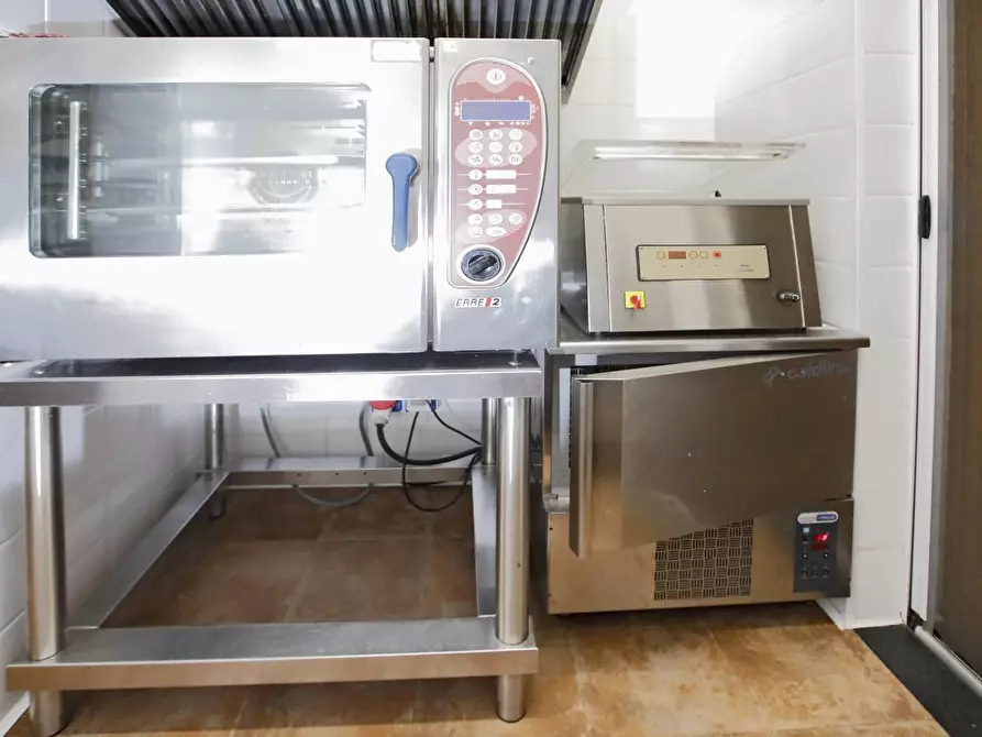 Immagine 43 di Attività commerciale in vendita  a Crespina Lorenzana