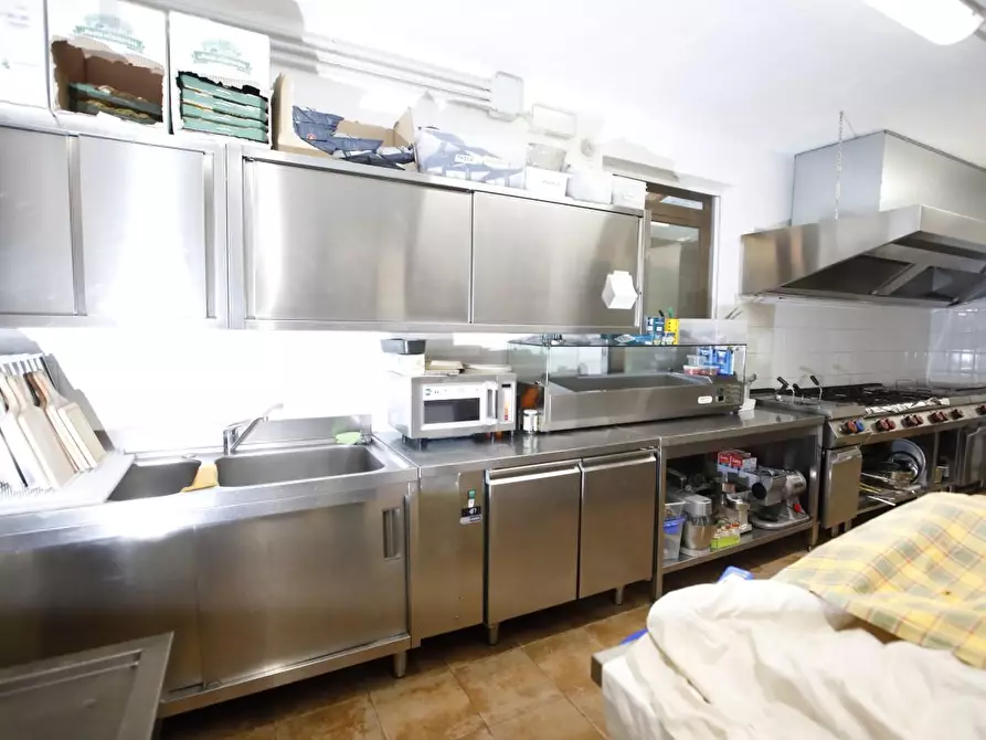 Immagine 37 di Attività commerciale in vendita  a Crespina Lorenzana