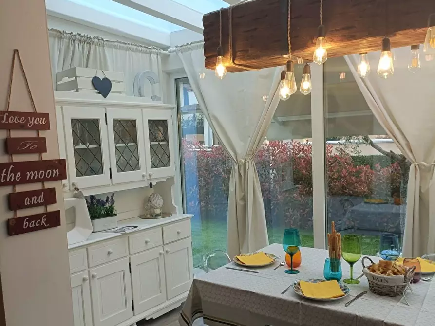 Immagine 8 di Villa in vendita  a Massa