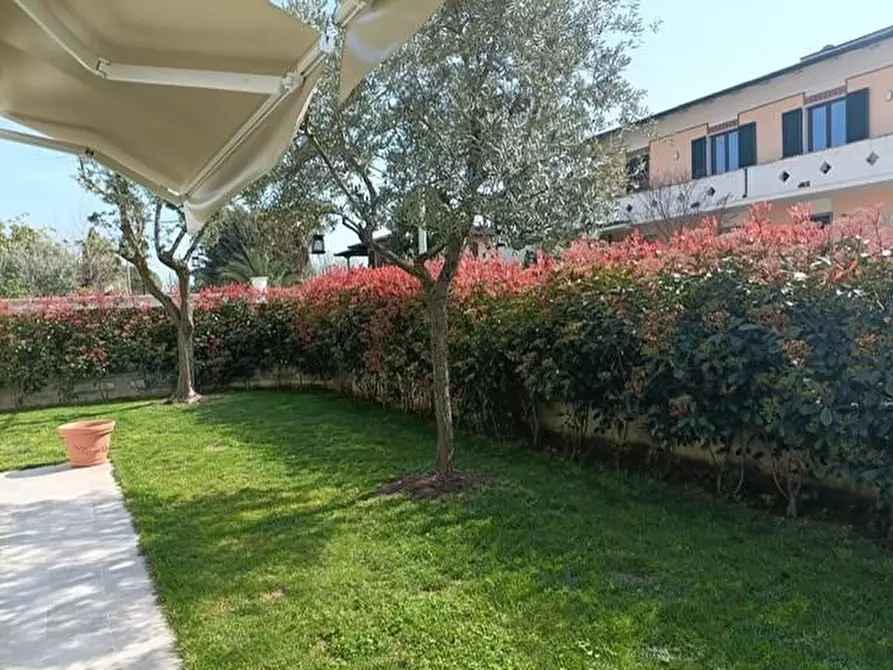Immagine 7 di Villa in vendita  a Massa