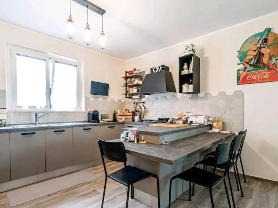 Immagine 11 di Villa in vendita  a Massa