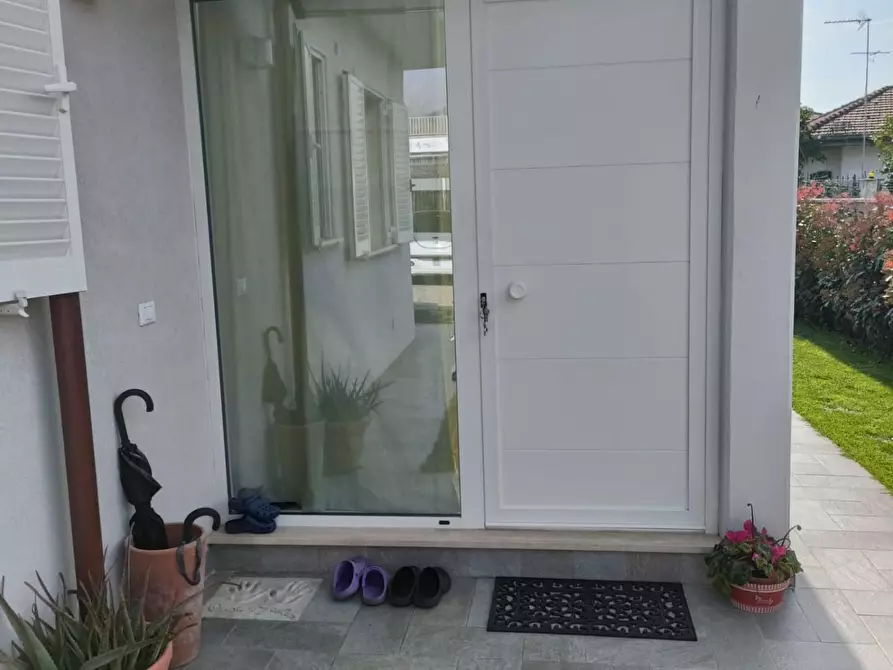 Immagine 4 di Villa in vendita  a Massa