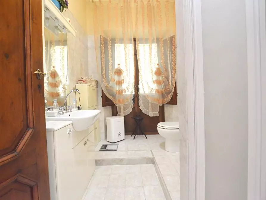 Immagine 24 di Villa in vendita  a Capannori