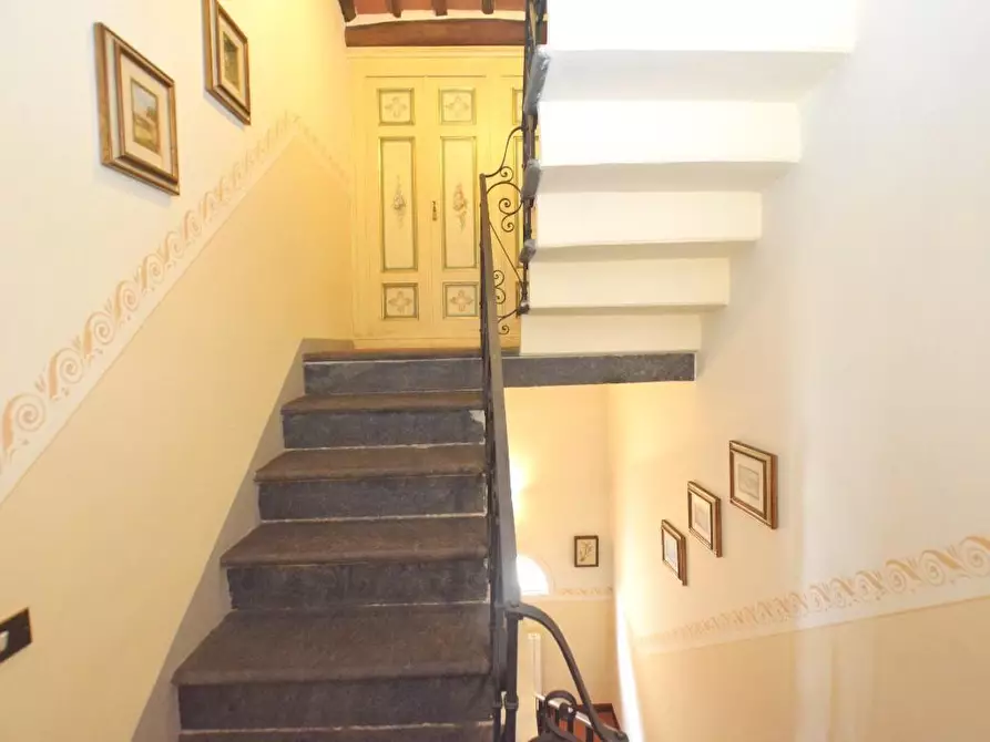 Immagine 33 di Villa in vendita  a Capannori