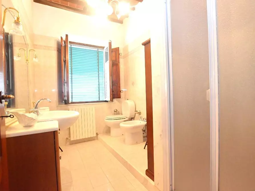 Immagine 32 di Villa in vendita  a Capannori