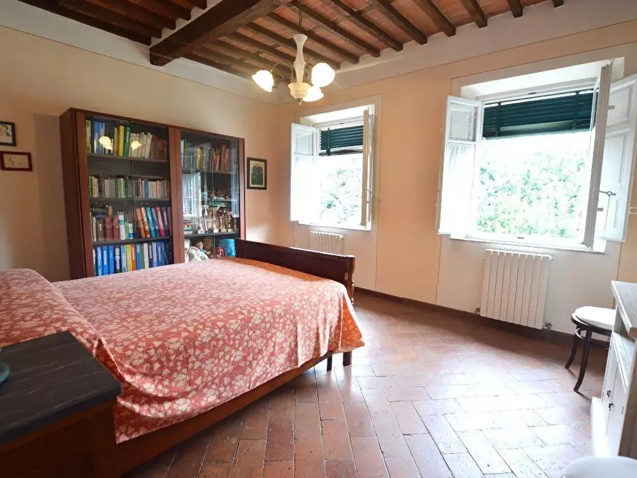 Immagine 28 di Villa in vendita  a Capannori