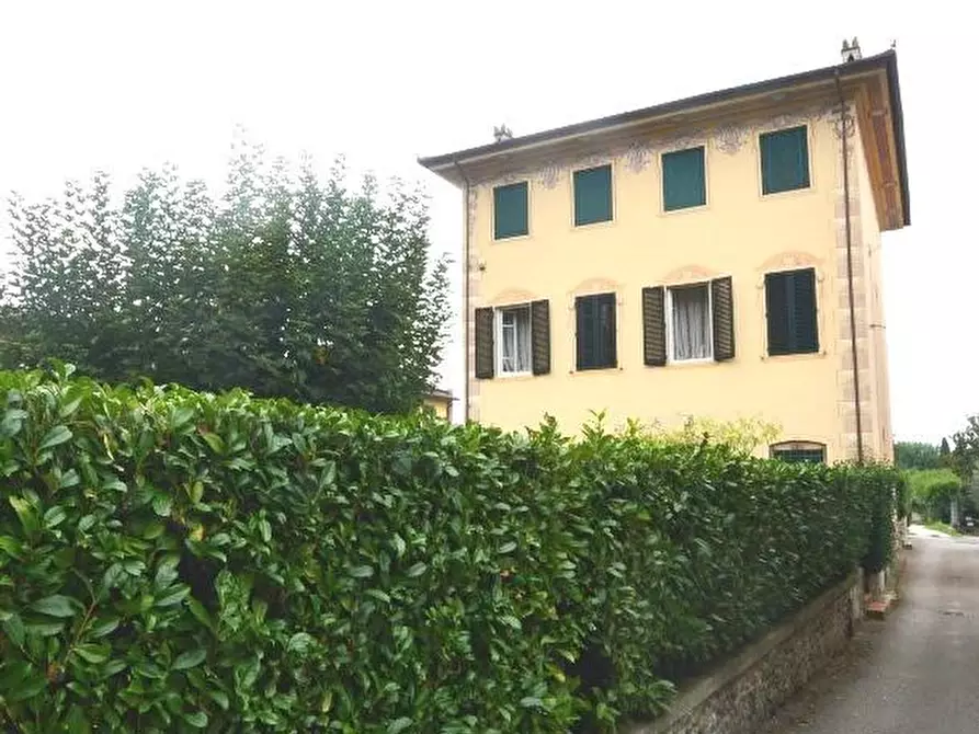 Immagine 34 di Villa in vendita  a Capannori