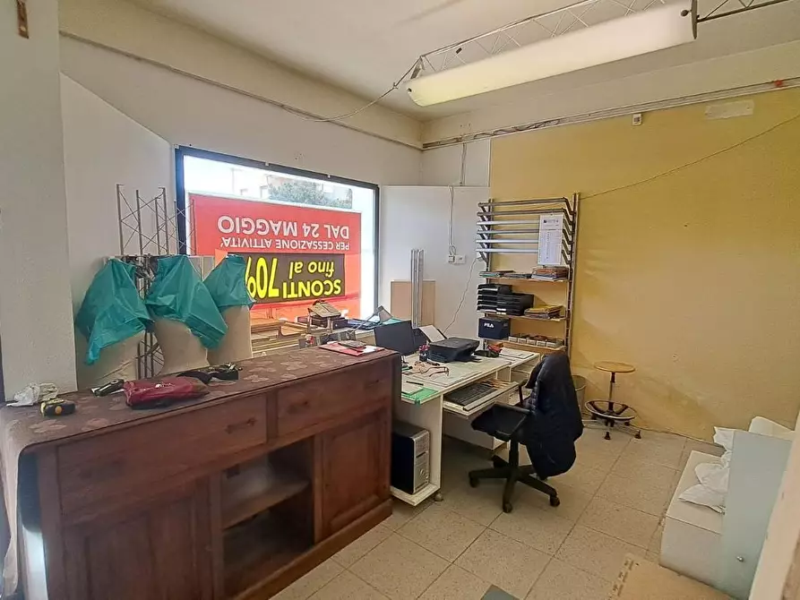 Immagine 10 di Locale commerciale in vendita  a Rosignano Marittimo