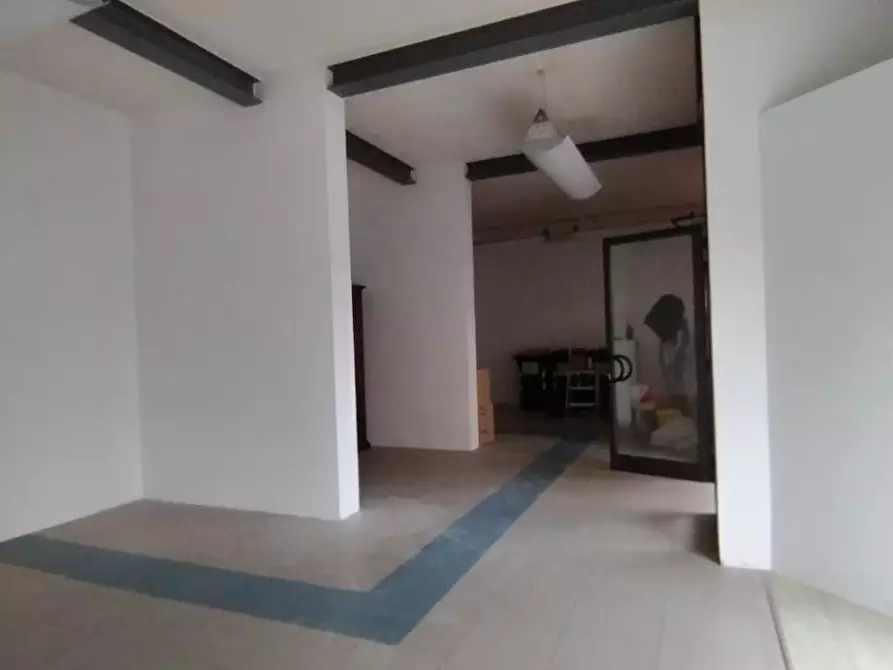 Immagine 5 di Locale commerciale in vendita  a Rosignano Marittimo