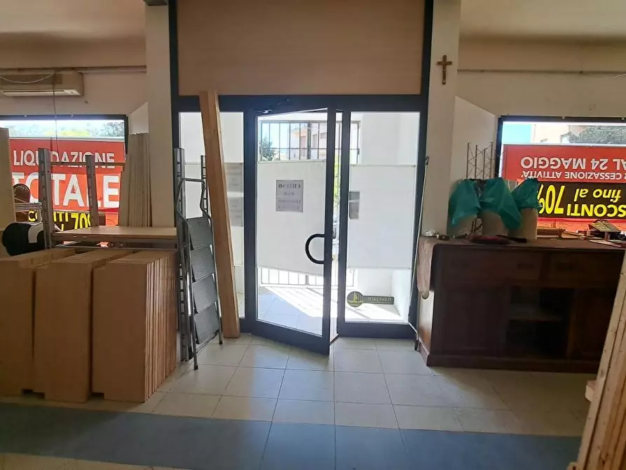 Immagine 9 di Locale commerciale in vendita  a Rosignano Marittimo