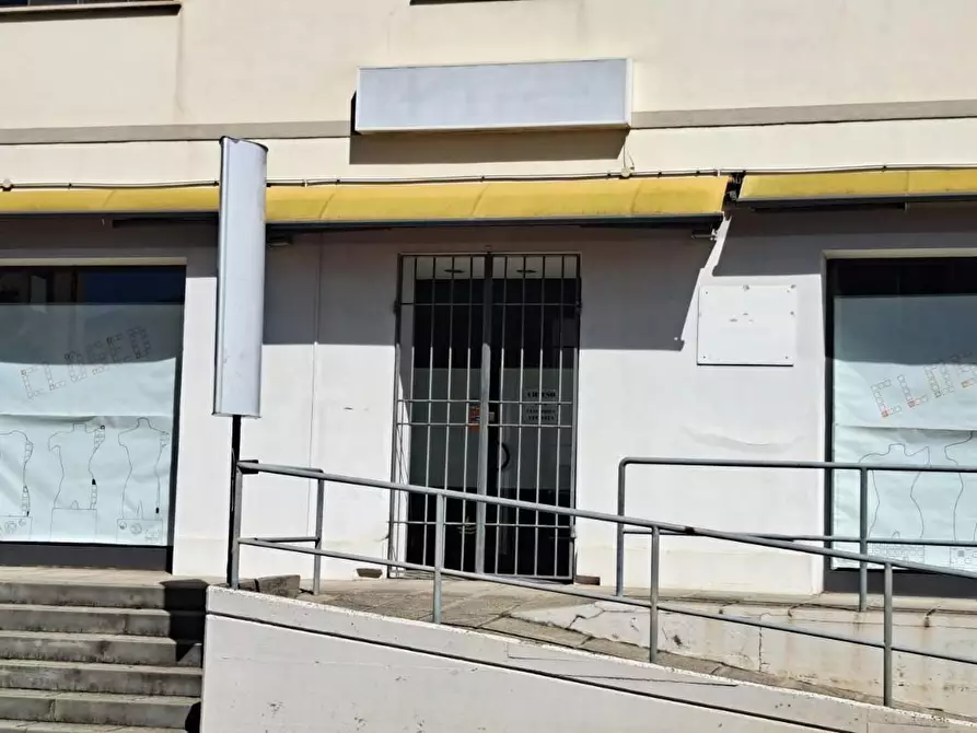 Immagine 2 di Locale commerciale in vendita  a Rosignano Marittimo
