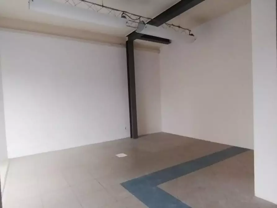 Immagine 7 di Locale commerciale in vendita  a Rosignano Marittimo