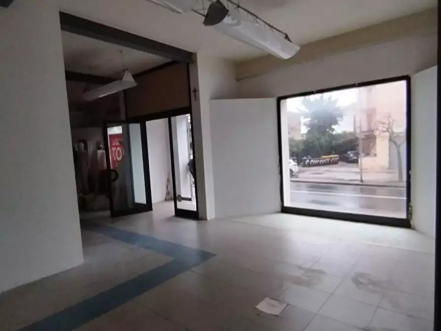 Immagine 6 di Locale commerciale in vendita  a Rosignano Marittimo