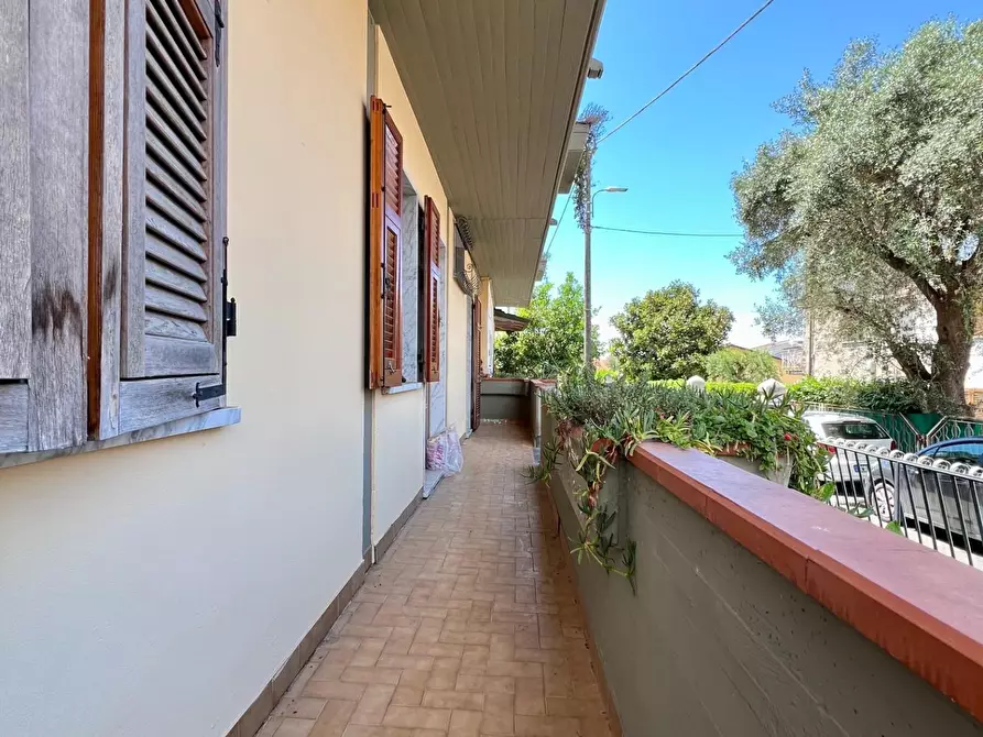 Immagine 13 di Casa indipendente in vendita  a Massa