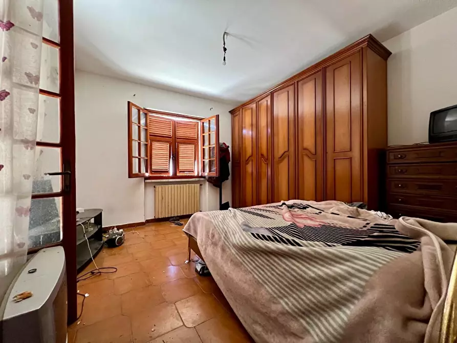 Immagine 15 di Casa indipendente in vendita  a Massa